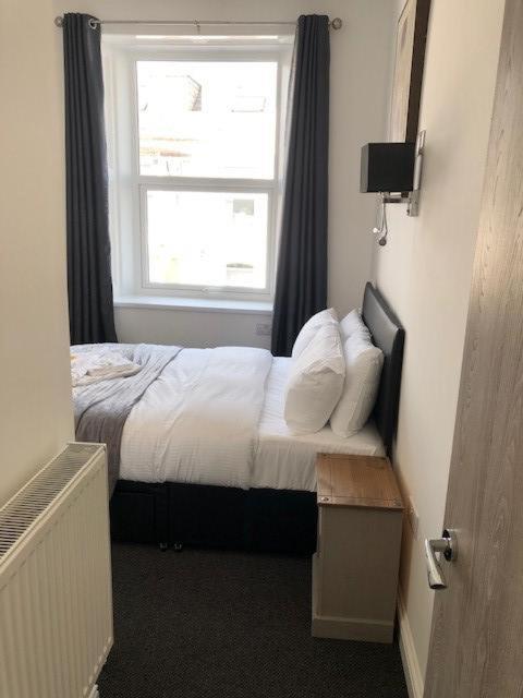 Ocean Holiday Apartments Плимът Екстериор снимка