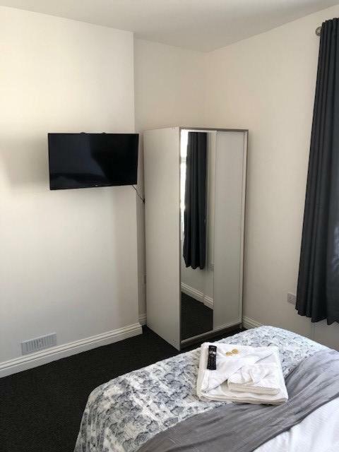 Ocean Holiday Apartments Плимът Екстериор снимка