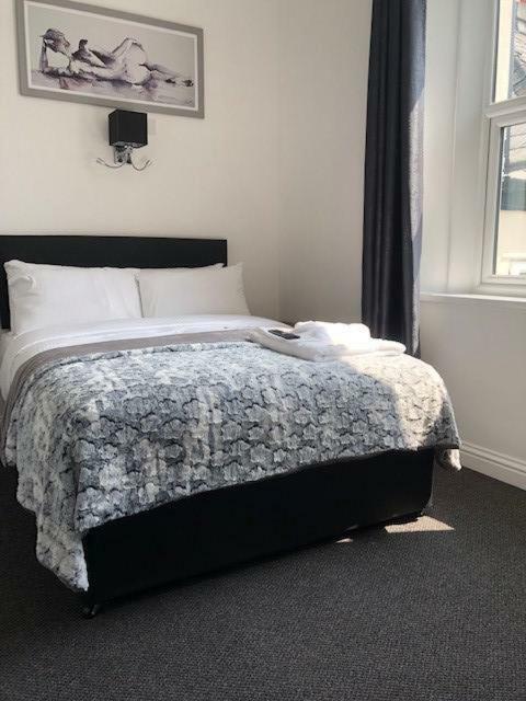 Ocean Holiday Apartments Плимът Екстериор снимка