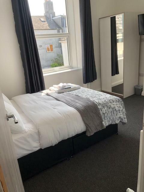Ocean Holiday Apartments Плимът Екстериор снимка