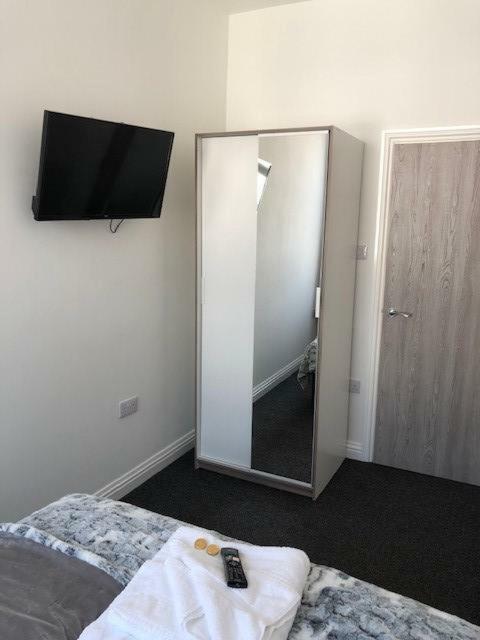 Ocean Holiday Apartments Плимът Екстериор снимка