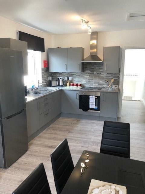 Ocean Holiday Apartments Плимът Екстериор снимка