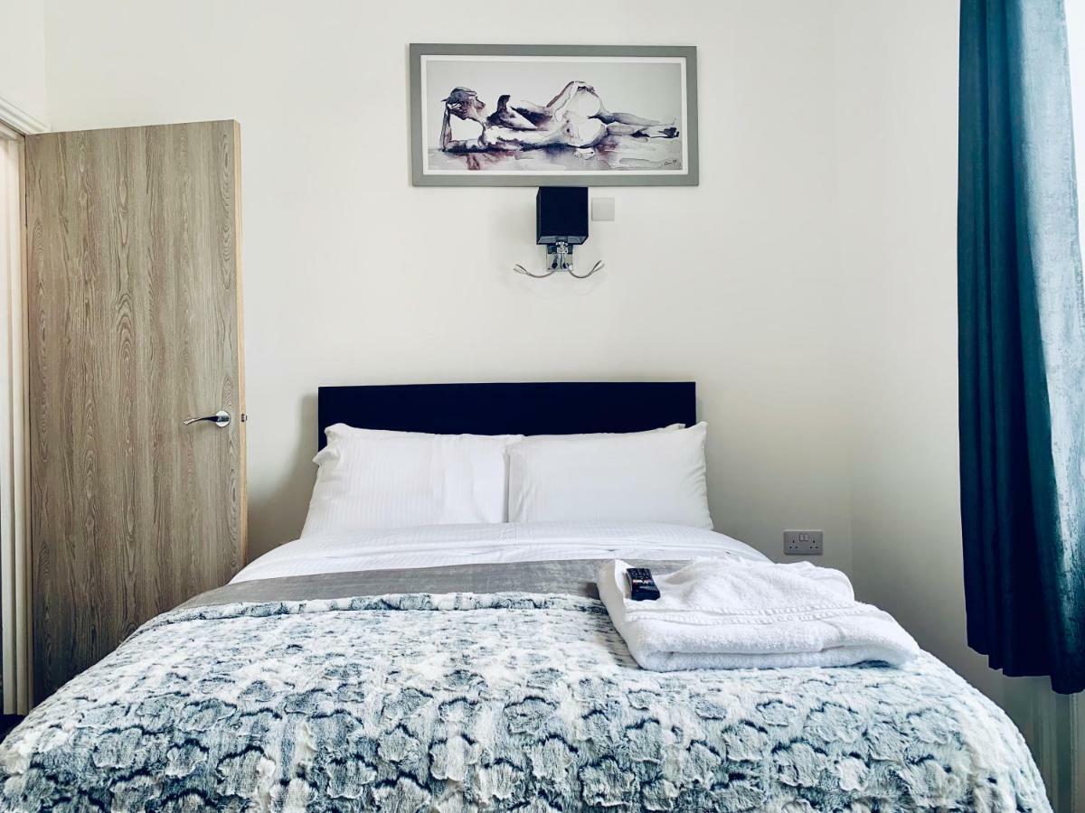 Ocean Holiday Apartments Плимът Екстериор снимка